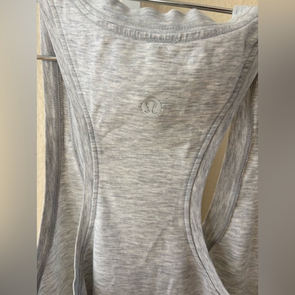 Lululemon Modern Racerback in Heather Light Grey - Size 6 - Picture 8 of 8